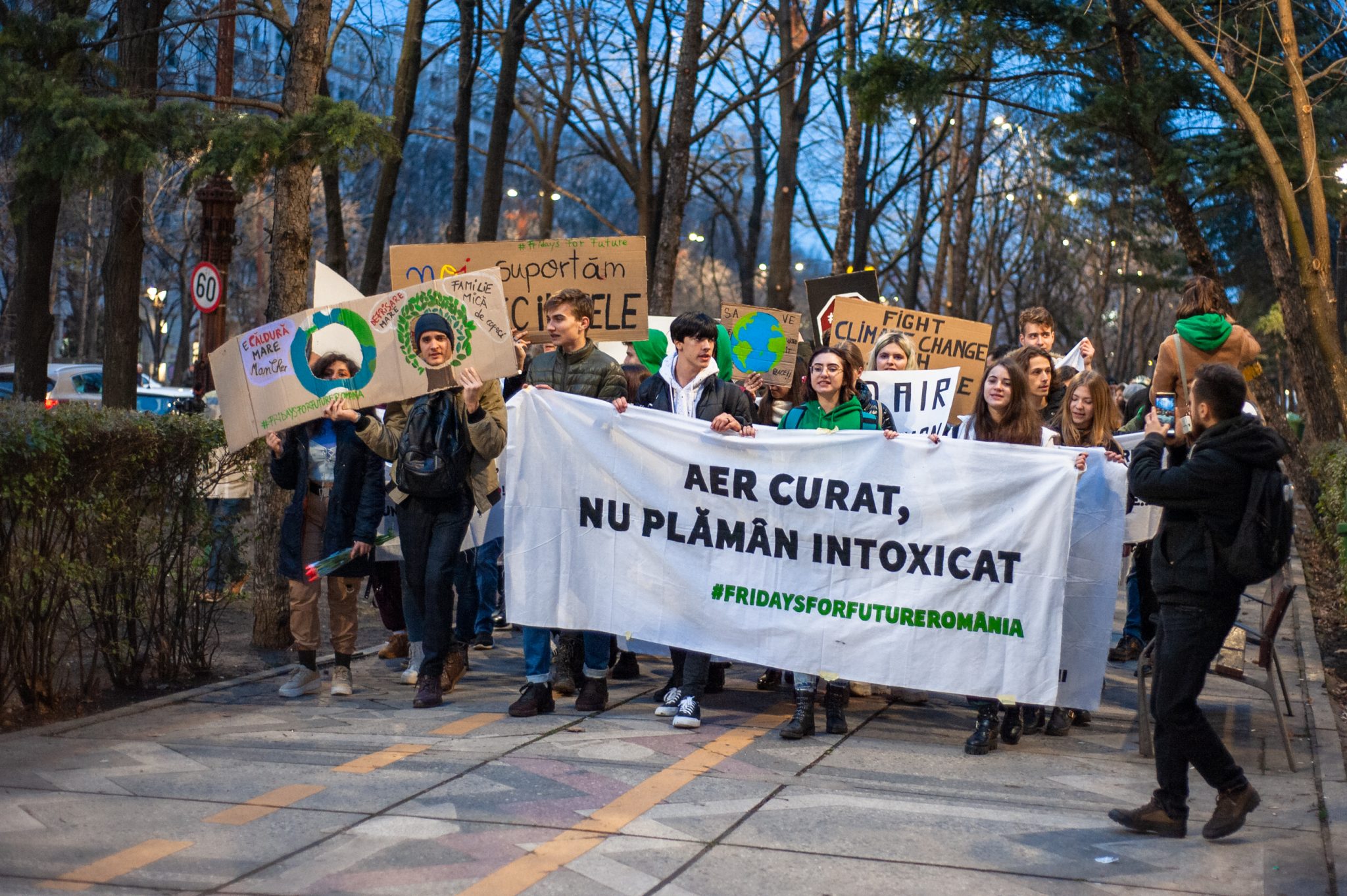 Foto Video Protestul Paralel Nici Urm De Activitate A Ong Ului