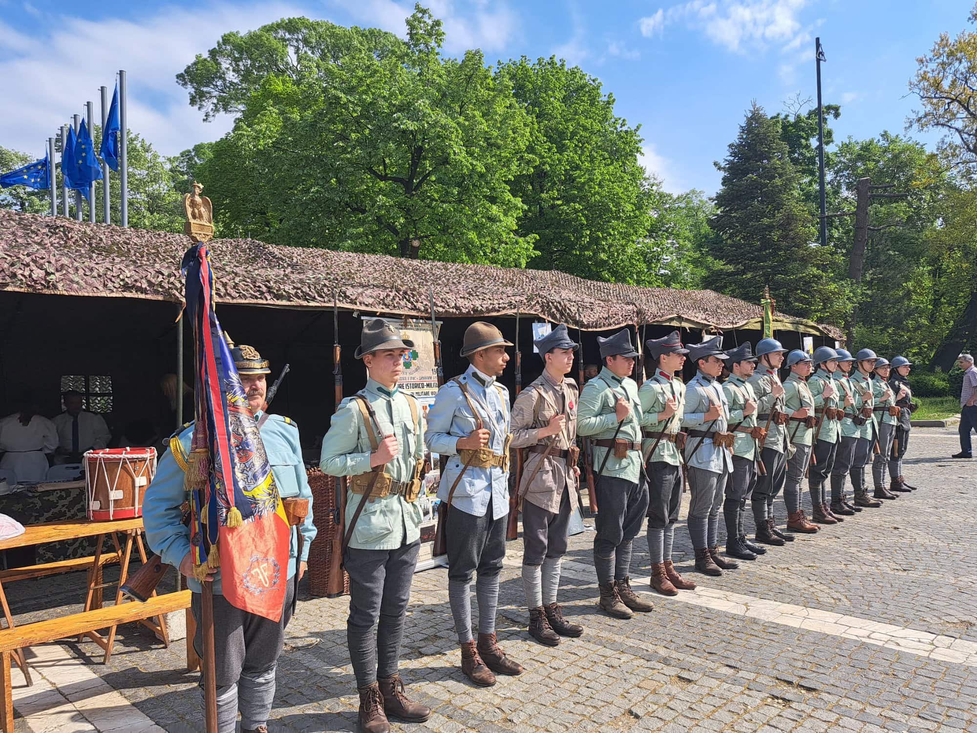 „Tabăra militară” din Parcul Carol: soldați din trecut întâlnesc tehnologia modernă!