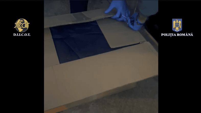 Traficanți capturați în Sectorul 5 cu 17 kilograme de canabis pentru litoral