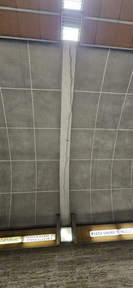 stația de metrou Titan