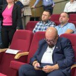 Piedone a „descins” la ultima ședință CGMB la care a participat Nicușor Dan: Șeful ANPC a fumat țigări electronice în plen