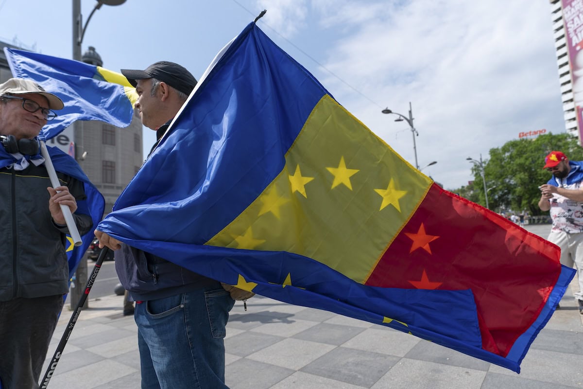 De ce Simion a avut mai mult succes în diaspora decât Nicușor Dan? Votul românilor explica.