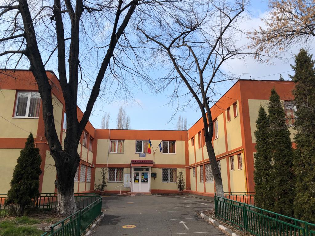 Peste 10 milioane euro, fonduri europene, pentru Grădinița Hillary Clinton. Actuala clădire, cu o vechime de 57 ani, ar urma să fie demolată. Foto: PS6