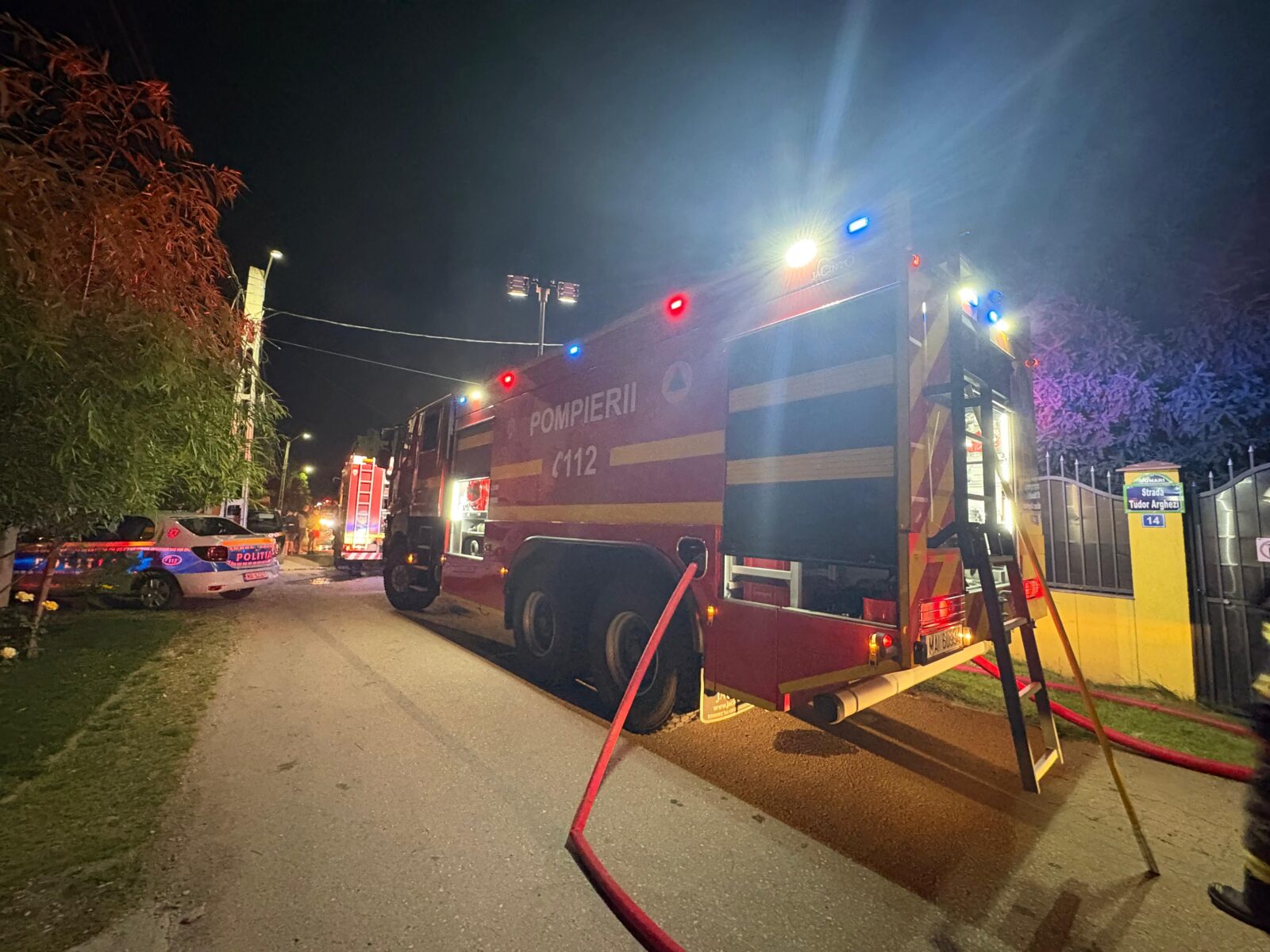 Ilfov | Incendiu pe strada Tudor Arghezi, din localitatea Tunari. FOTO: ISU