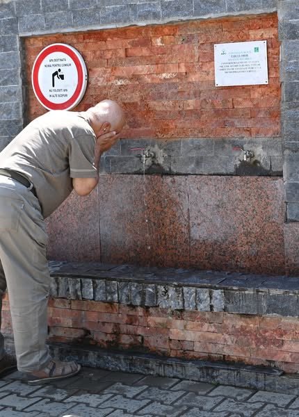 fântâni și cișmele