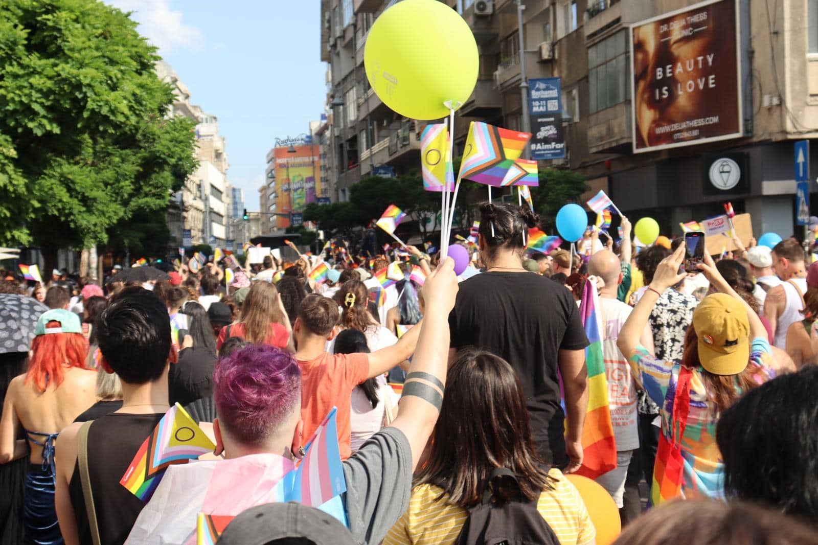 Parada Pride din București: 20 de ani de luptă și bucurie pe străzi colorate