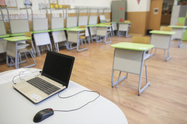 Burse pentru elevii şi profesorii din Ilfov de până la 1.000 de lei. FOTO: Inquam Photos / Octav Ganea