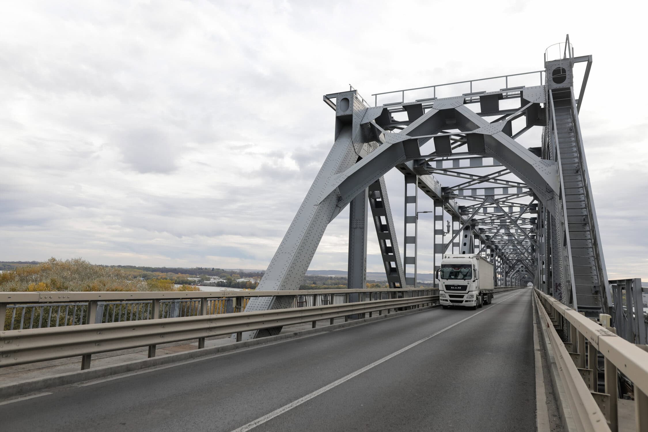 Podul Giurgiu-Ruse, închis pentru lucrări: bucureștenii nu pot ajunge în Bulgaria!