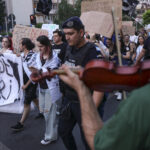 OPINE | Sunt elev și guvernul vrea să-mi taie bursa de olimpic. La primul meu protest am strigat „cu poftă” pentru drepturile mele. | FOTO: Inquam Photos / Octav Ganea