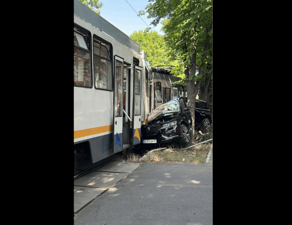Circulaţia tramvaielor pe Strada Preciziei Preciziei, blocată în urma unui accident. Foto: Info trafic București și Ilfov
