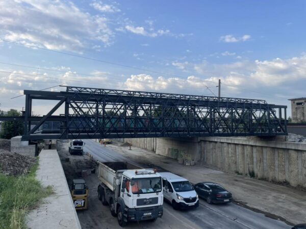 Pasajul pietonal montat în zona CF. FOTO: FB / Ionel Scrioşteanu