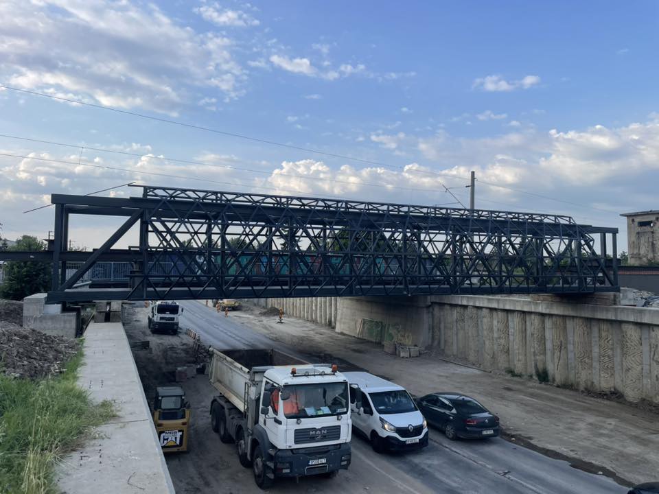 Pasajul pietonal montat în zona CF. FOTO: FB / Ionel Scrioşteanu