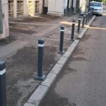 Mai multe lucrări de reparații și semnalizare rutieră au avut loc în Capitală. Au fost montați stâlpi de protecție | FOTO: PMB