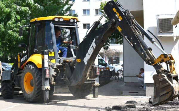 Sector 1 | Lucrări de reparații pe strada Gral. Ștefan Burileanu, din Cartierul Aviației. FOTO: PS1