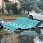 Acoperișuri de bloc smulse în Cartierul Cosmopolis