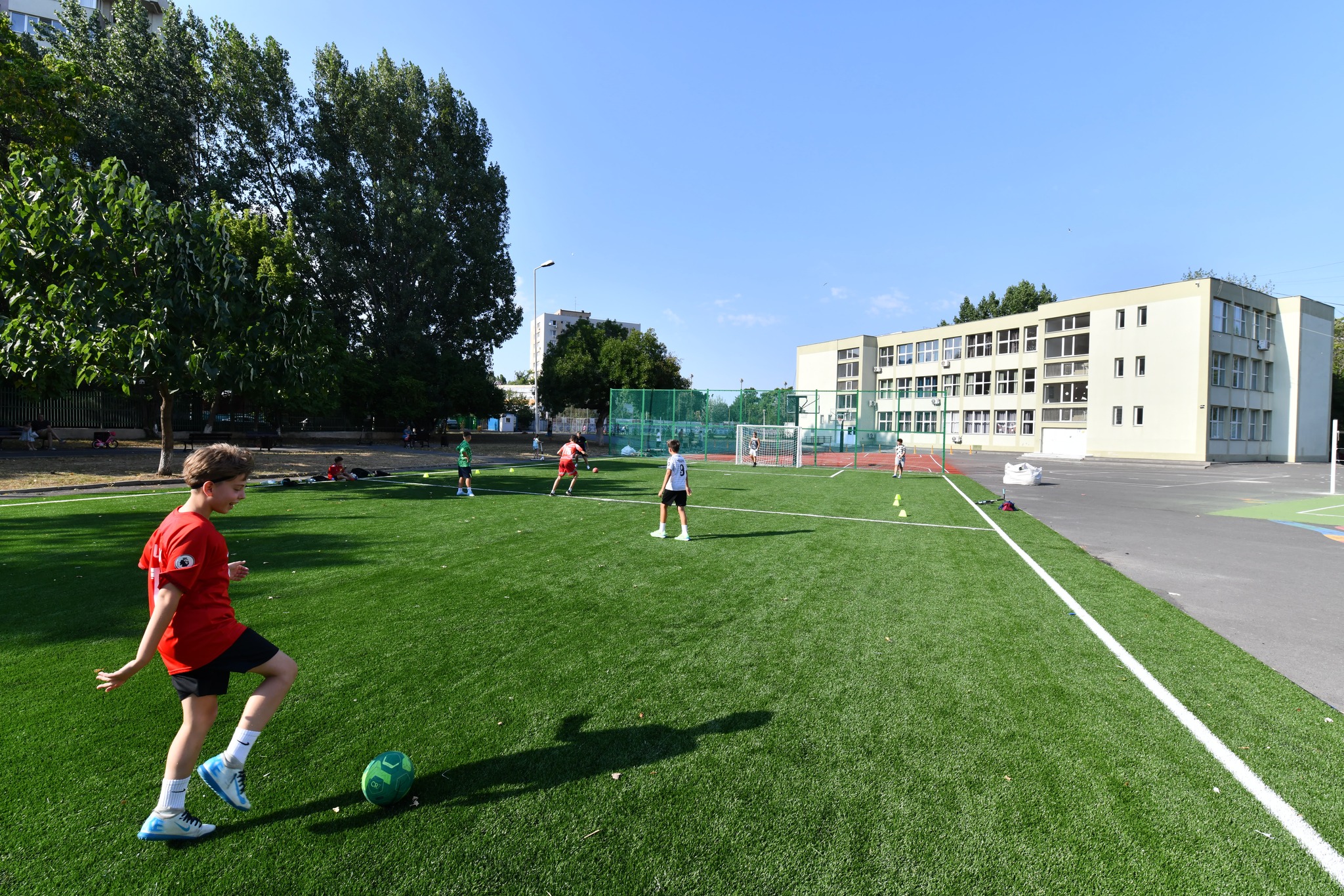 Sector 6 | Unde se află cele 10 terenuri de sport modernizate. Sunt deschise pentru public în vacanțe, în weekenduri și în afara orelor de curs