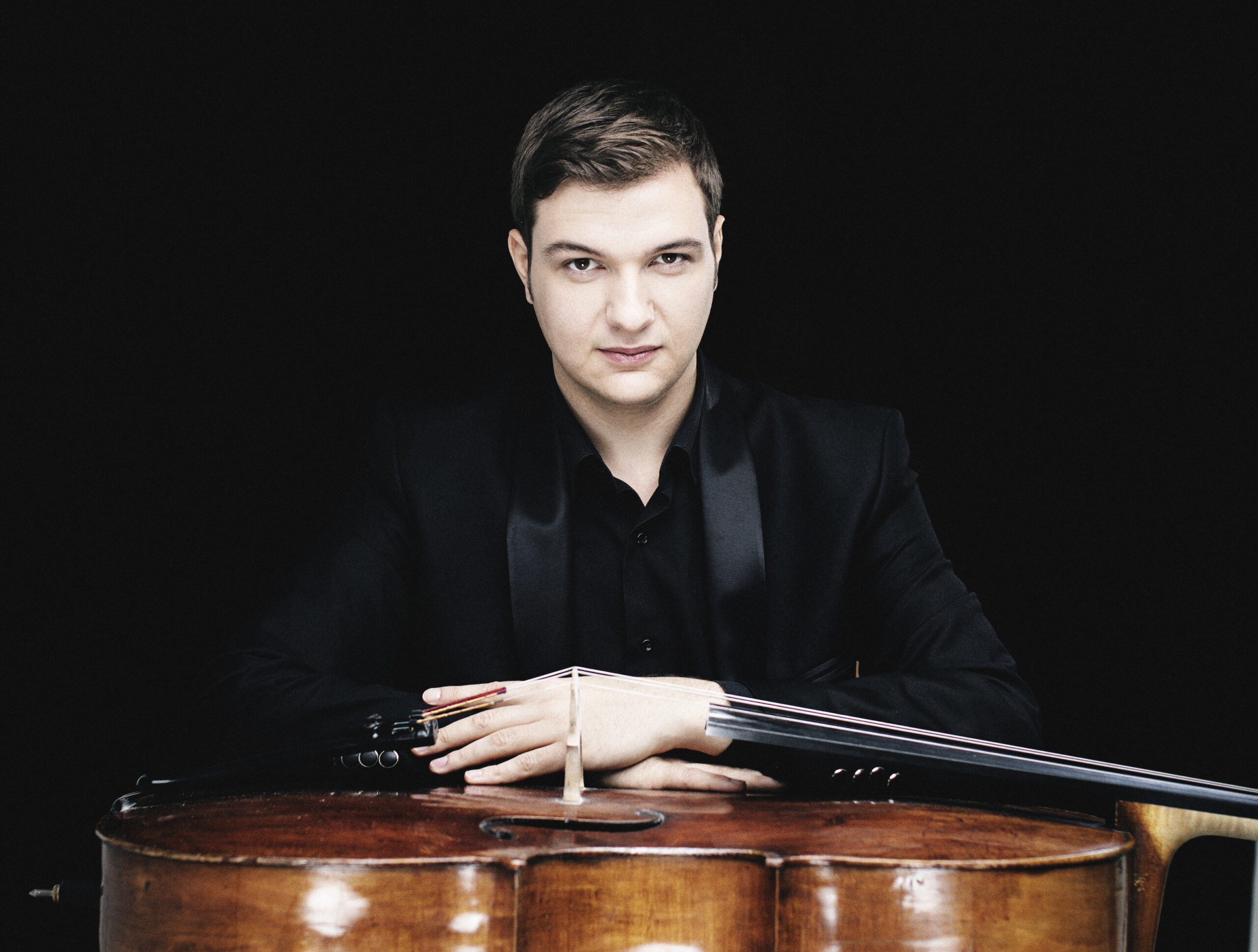 Cafeneaua BdB | Andrei Ioniță, unul dintre cei mai premiați violonceliști români, prezent la Festivalul Enescu 2025: „În străinătate, toate orchestrele mari oferă concerte chiar și pentru bebeluși”