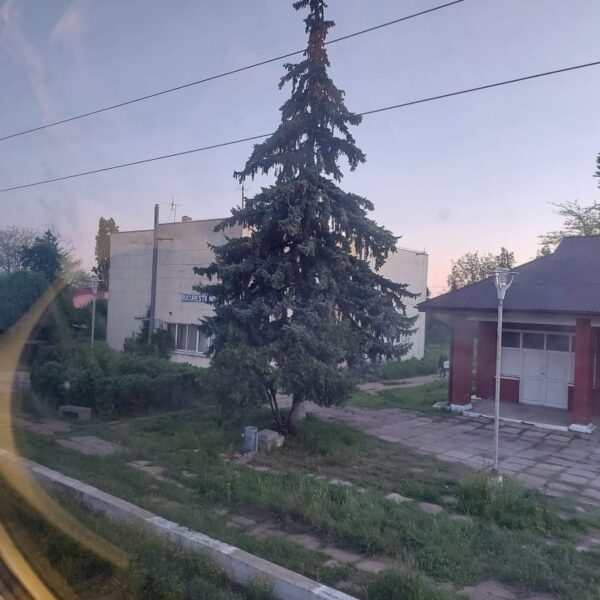 Antiteza transporturilor din Sudul Capitalei: de la drum de 130km/h la centura feroviară „din bălarii”. Foto: Club Feroviar