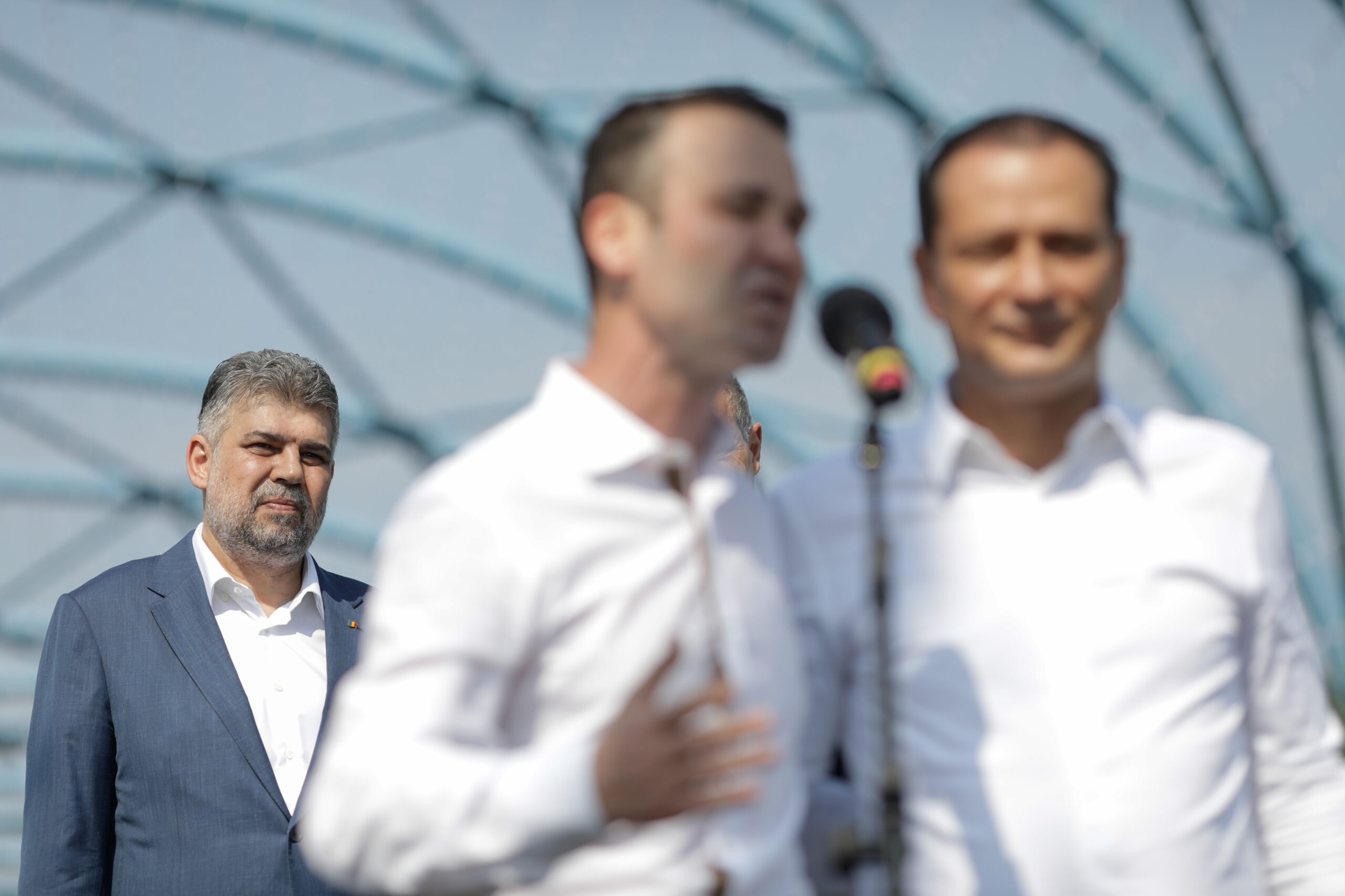 Banii pentru „România subdezvoltată”, cheltuiți la București. Negoiță, campion la contractat lucrări prin programul „Anghel Saligny”