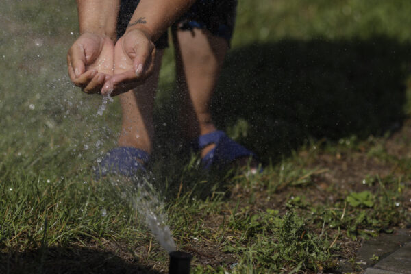 Primăria Capitalei plătește apropae 100.000 de euro pentru repararea aspersoarelor din centrul Bucureștiului