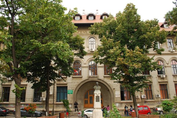 Elevii de la Șincai vor învăța în containere modulare