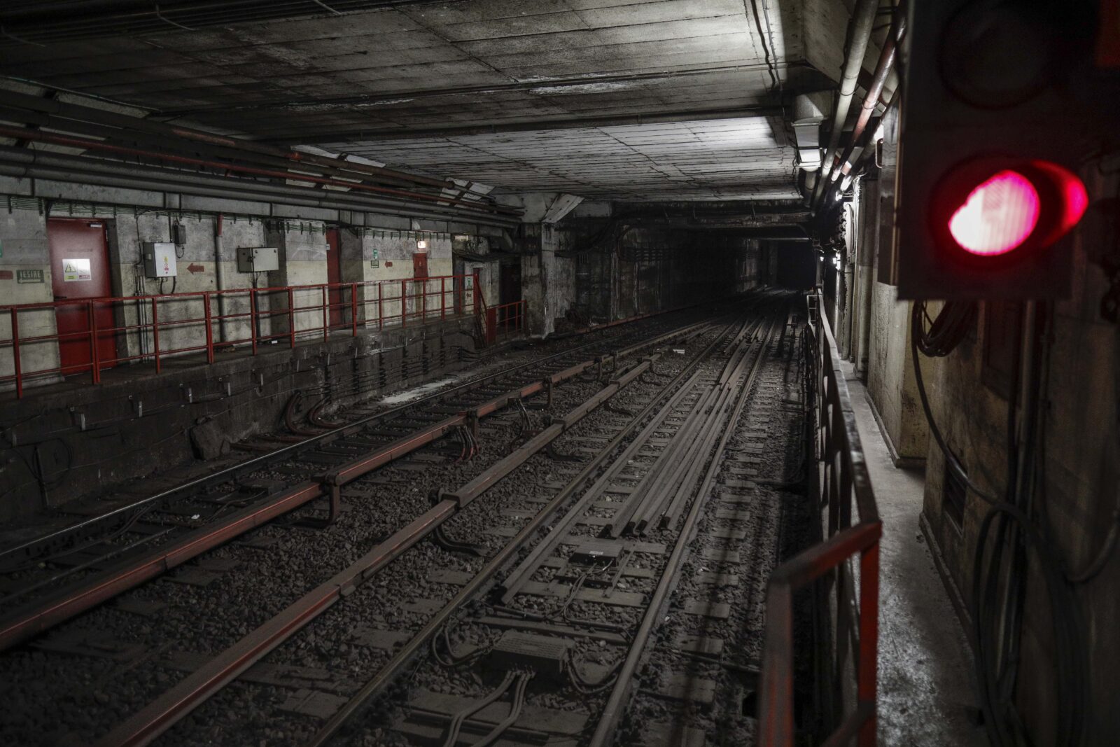 Discuţii despre sporurile de la metrou. FOTO: INQUAM / Octav Ganea