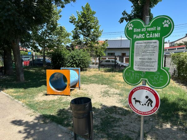 Sector 2 | Primăria susține că va face curățenie zilnic în țarcurile „mizerabile” pentru câini din parcuri