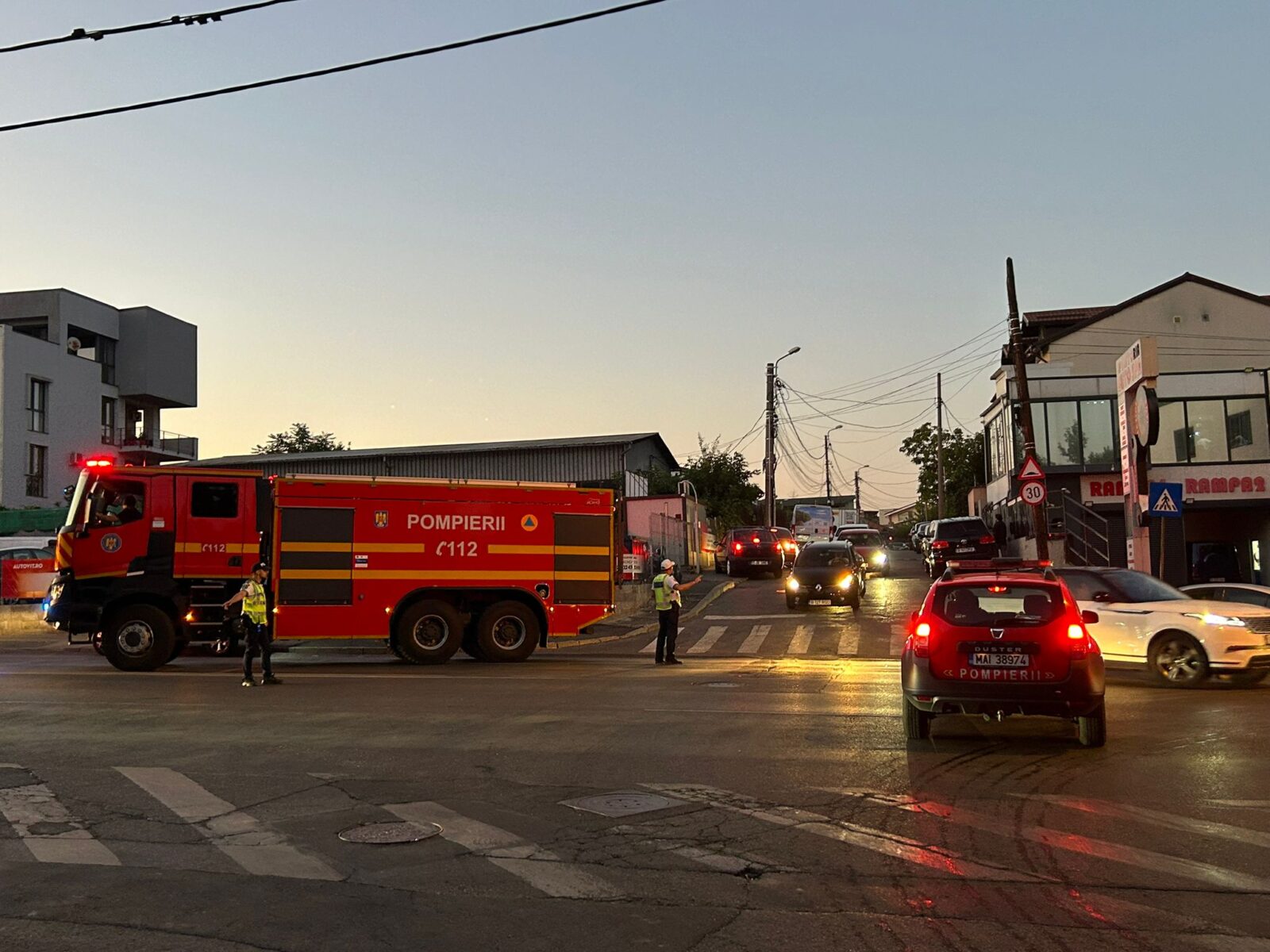 Incendiu pe Strada Sulfului din Sectorul 2. Patru linii STB, blocate pe Șoseaua Fundeni. Foto: Cătălin Anghel-Dimache