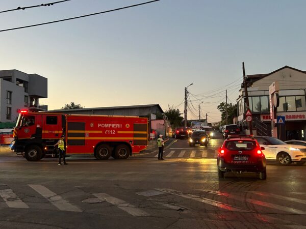 Incendiu pe Strada Sulfului din Sectorul 2. Patru linii STB, blocate pe Șoseaua Fundeni. Foto: Cătălin Anghel-Dimache