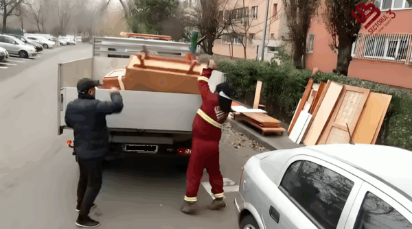 deșeuri ilegale adunate de pe stradă