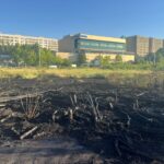 ISU: Încă un incendiu de vegetație în zona retrocedată a parcului IOR. Locuitorii zonei: E clar că a fost vorba de premeditare. Foto: Aici a fost o pădure/ aici ar putea fi o pădure