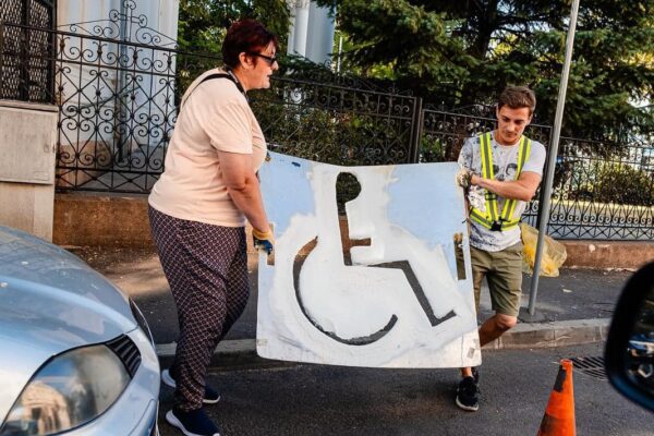 ostil cu persoanele cu dizabilități