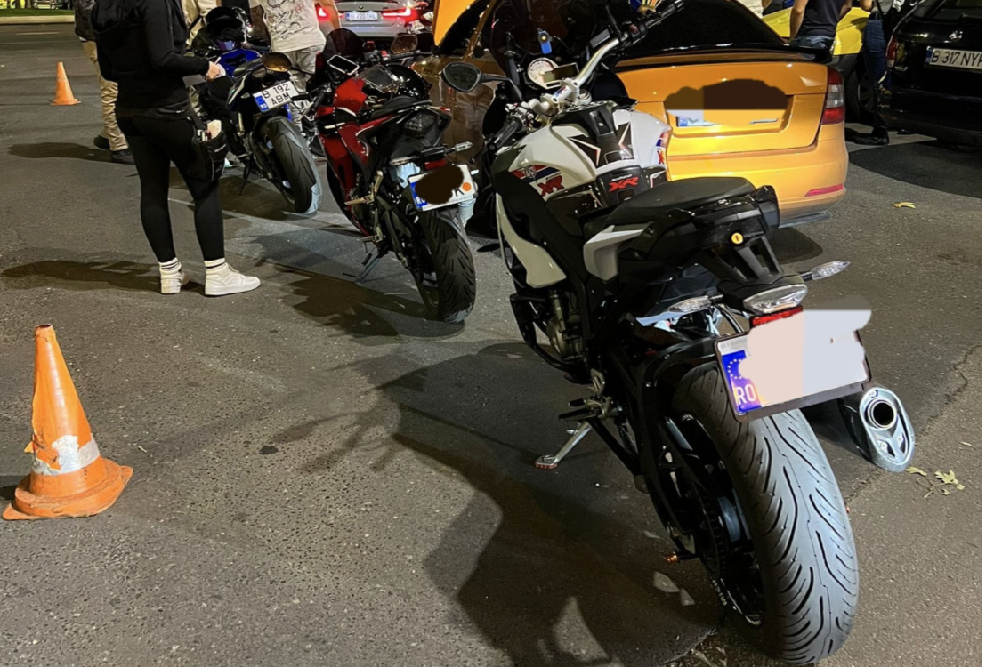 Fată de 19 ani, prinsă cu motocicletă cu modificări neconforme. FOTO: Brigada Rutieră a Capitalei