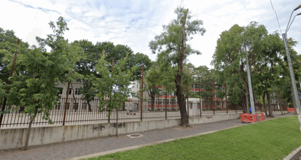 Muzeul Tehnologiei ar urma să fie ridicat pe acest teren al Colegiului Tehnic Mihai Bravu. FOTO: Google Street View