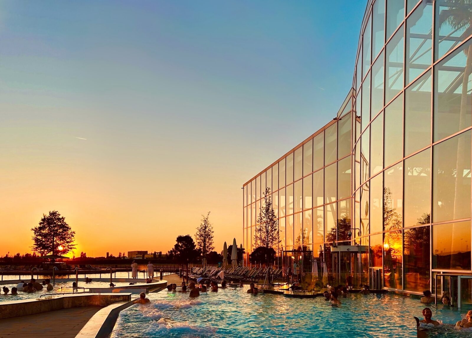 Therme aşteaptă licenţa comercială pentru energie electrică. FOTO: FB / Therme Bucuresti