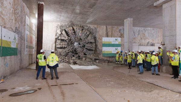 Cârtița care sapă la metrou