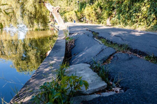 Consolidarea malurilor de lac din Herăstrău ar urma să înceapă în octombrie. Se refac și aleile principale. Foto: FB/ Stelian Bujduveanu