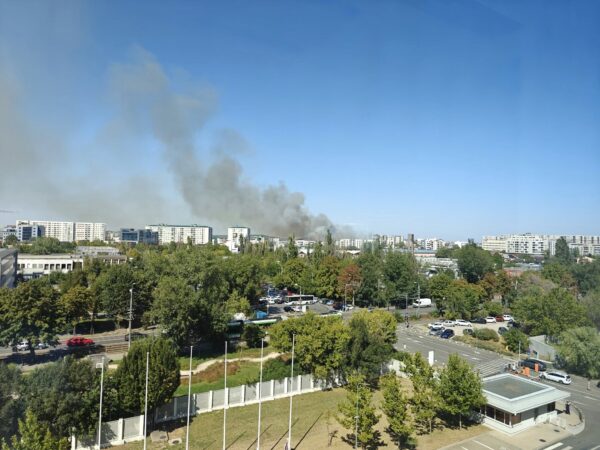 Un mesaj RoAlert a fost emis din cauza unui incendiu din Sectorul 6. FOTO: Info Trafic Bucuresti si Ilfov