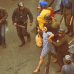 Femeia în rochie albastră, 14 iunie 1990. Foto: Andrei Iliescu