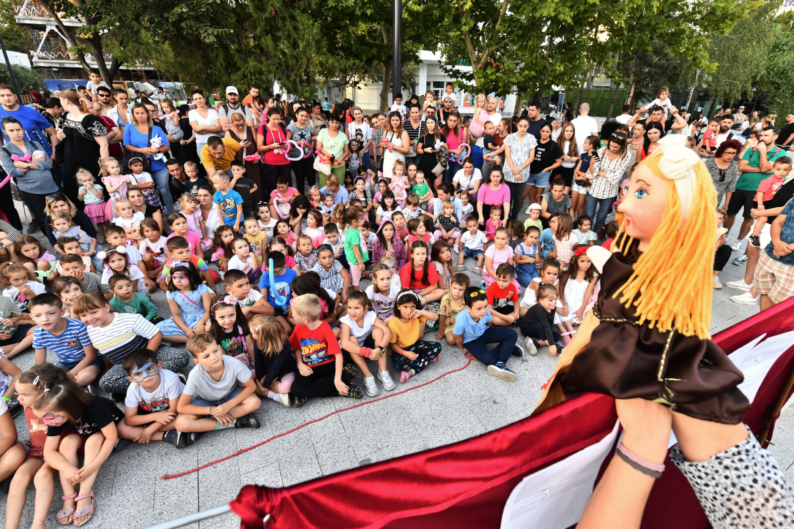 Seri Culturale în Piaţeta Favorit, din 2 august. Concerte şi spectacole, în aer liber. FOTO: PS6