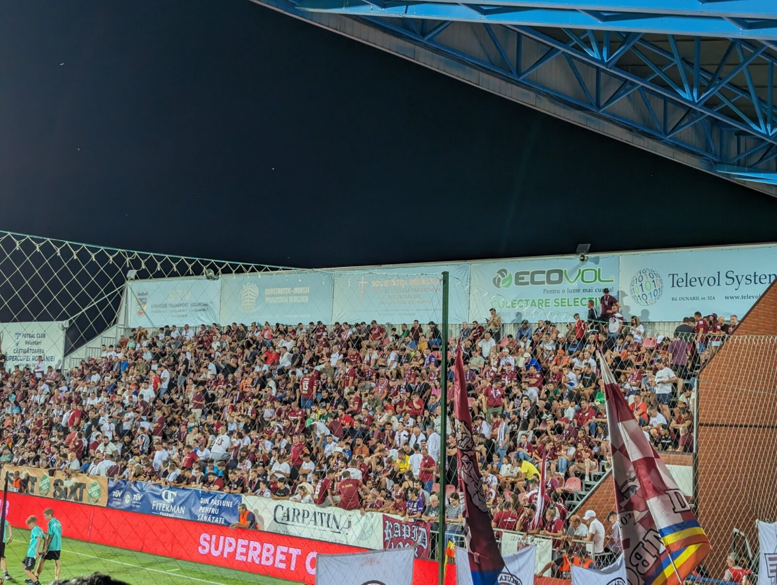 Florentin Pandele împarte bani pentru întreținerea terenurilor de fotbal prin trei contracte. Peste 150.000 de euro pleacă din bugetul local