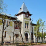 gardului istoric al Școlii „Heliade Rădulescu”