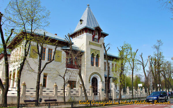 gardului istoric al Școlii „Heliade Rădulescu”