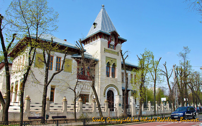 gardului istoric al Școlii „Heliade Rădulescu”