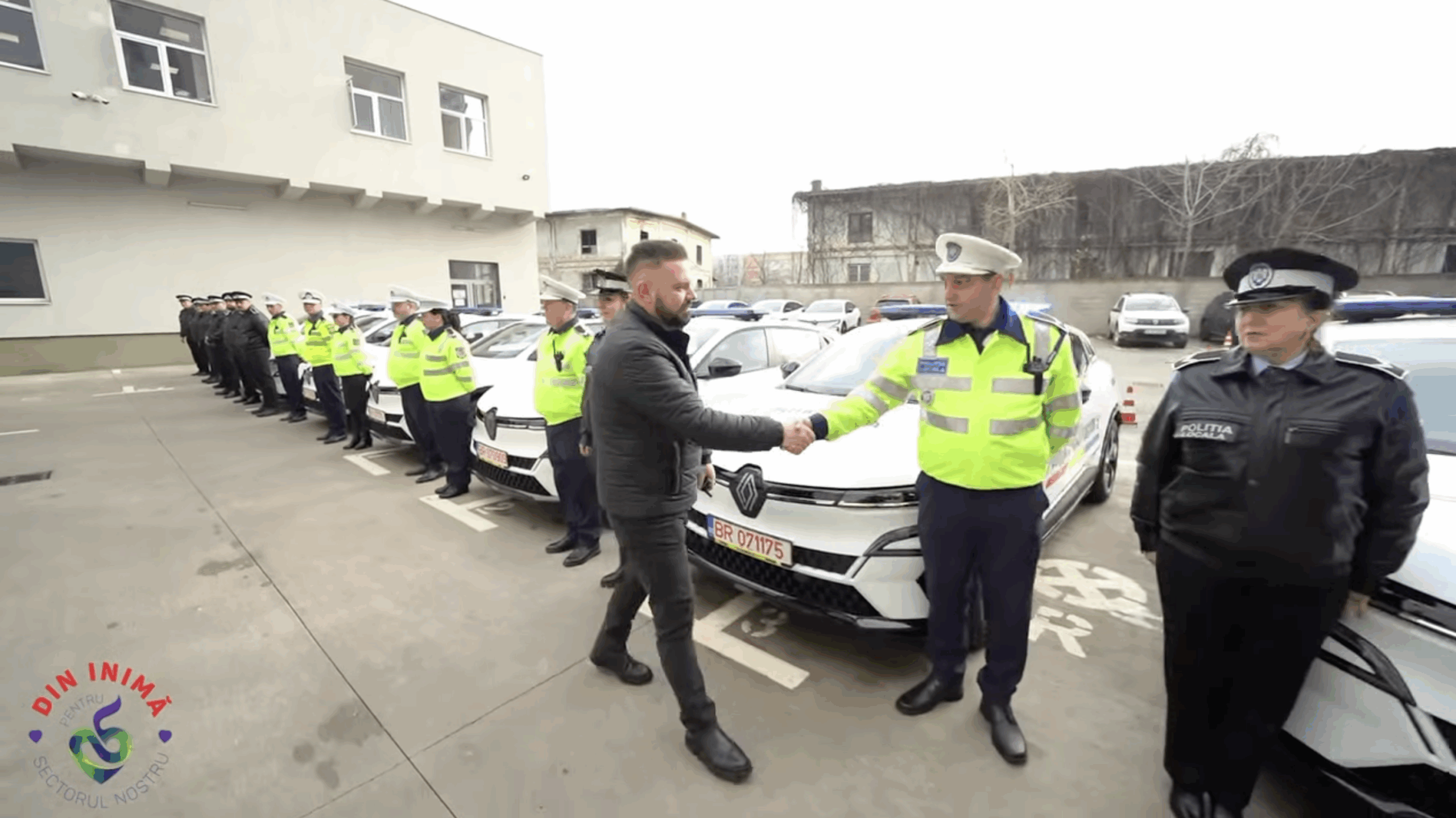 Austeritatea lui Piedone Jr. | Mașinile Poliției locale vor fi vopsite. Costul pentru un singur autoturism ajunge la 11.000 de lei