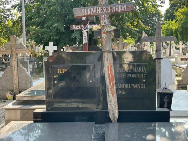 Cum arată „mormântul paralel” al lui Iliescu din Cimitirul Sfânta Vineri