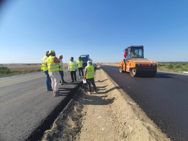 așternerea asfaltului de bază