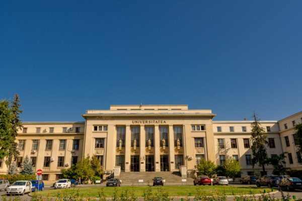 Universitatea din București scoate la concurs 6.000 de locuri în cadrul sesiunii de toamnă. Înscrierile, până pe 14 septembrie | FOTO: Universitatea Bucuresti