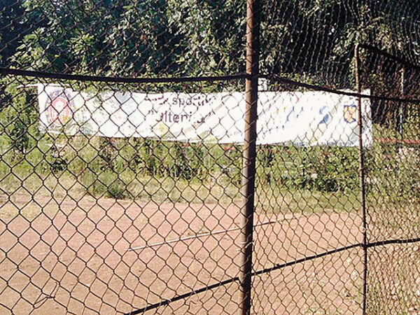 Primăria vrea să reabiliteze baza sportivă nefuncțională de pe Șoseaua Olteniței, în asociere cu Agenția Națională pentru Sport. Proiect similar, adoptat cu aproape 5 ani în urmă. Foto: Ziarul Financiar