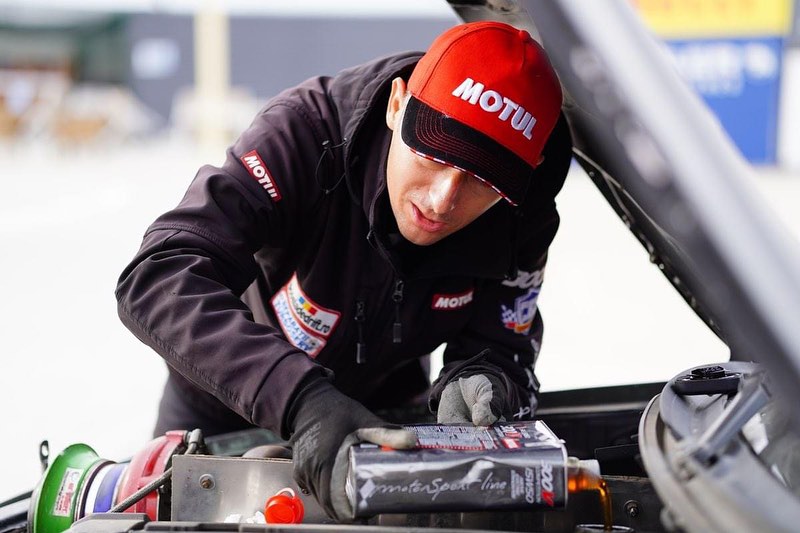 Cafeneaua BdB | „Moarte pe două roți”. Sorin Ene, expert în condus defensiv, despre pericolul trotinetelor electrice în București